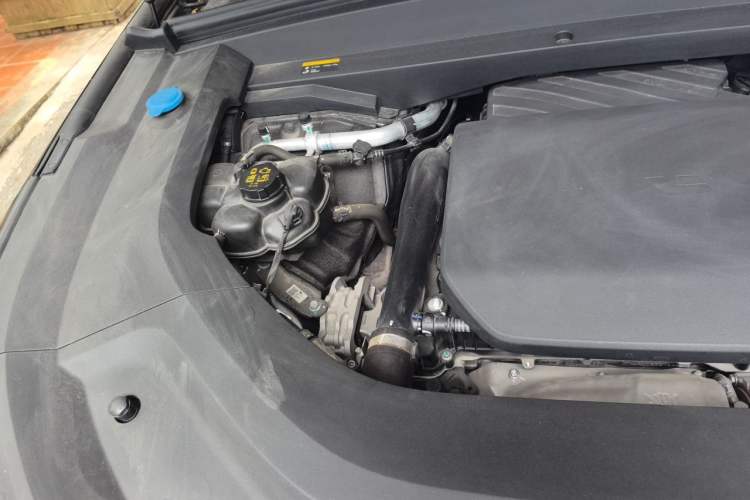Used Li Auto L8 2023 Pro Model Engine Bay Right