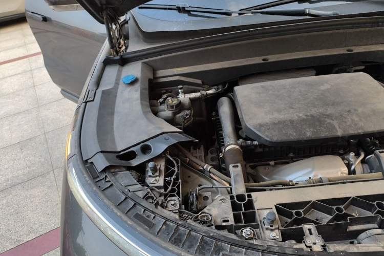 Used Li Auto L8 2023 Pro Model Engine Bay Right