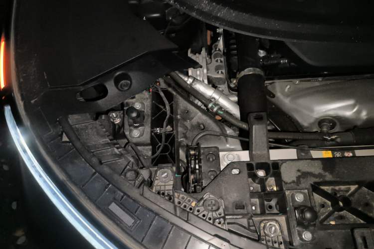 Used Li Auto L8 2023 Pro Model Engine Bay Right