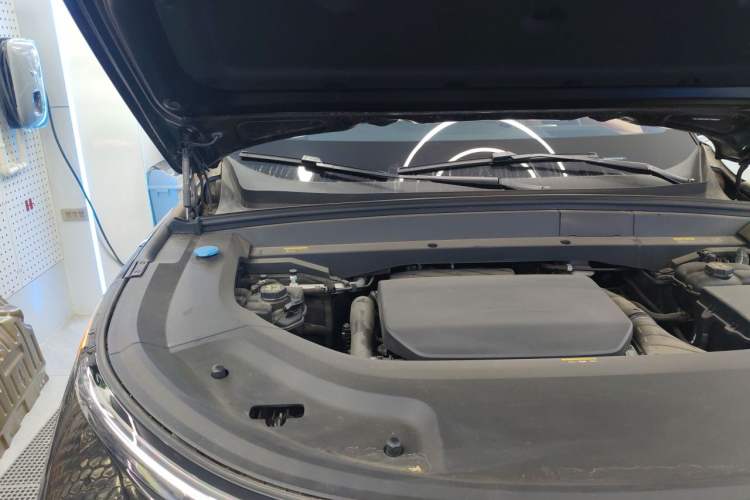 Used Li Auto L8 2023 Pro Model Engine Bay Right