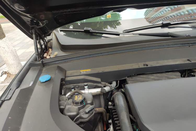 Used Li Auto L8 2023 Pro Model Engine Bay Right