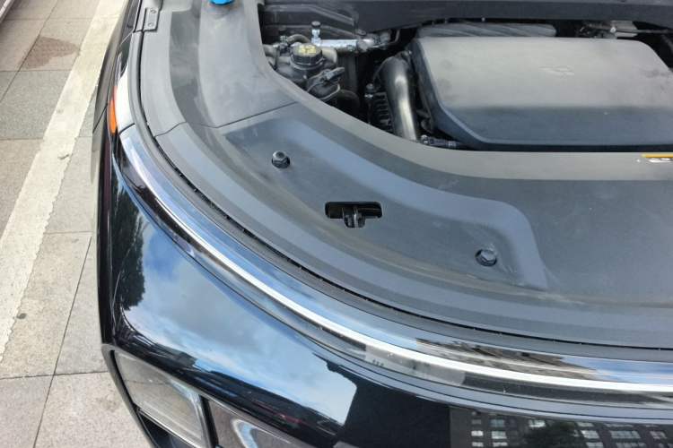 Used Li Auto L8 2023 Pro Model Engine Bay Right