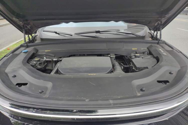 Used Li Auto L8 2023 Pro Model Engine Bay