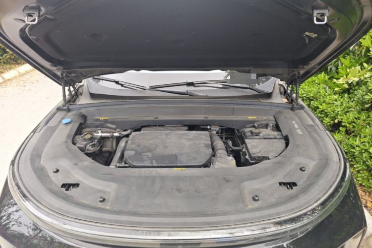 Used Li Auto L8 2023 Pro Model Engine Bay