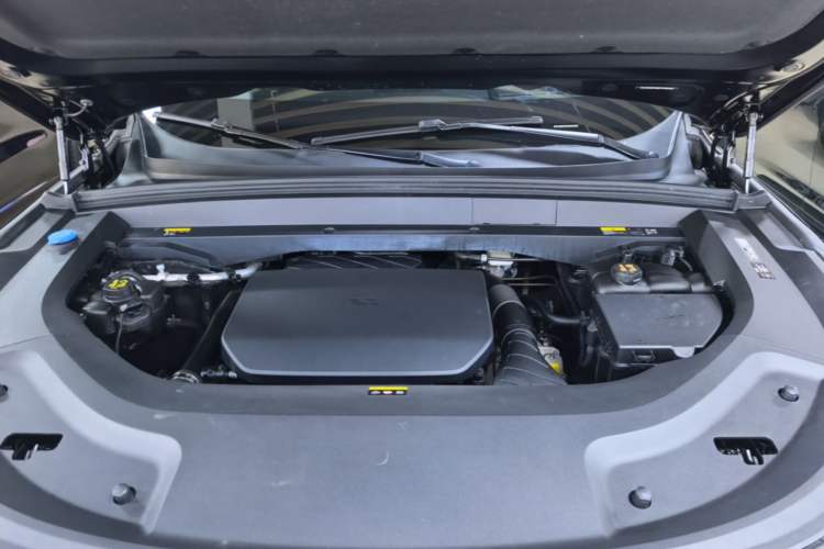 Used Li Auto L8 2023 Pro Model Engine Bay