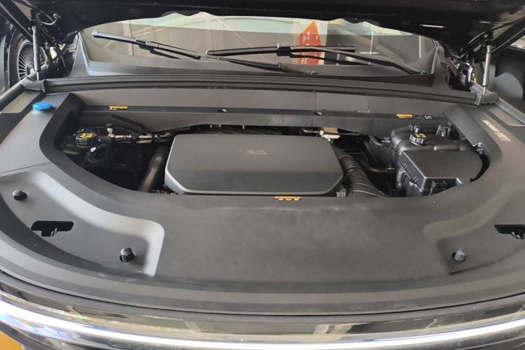 Used Li Auto L8 2023 Pro Model Engine Bay