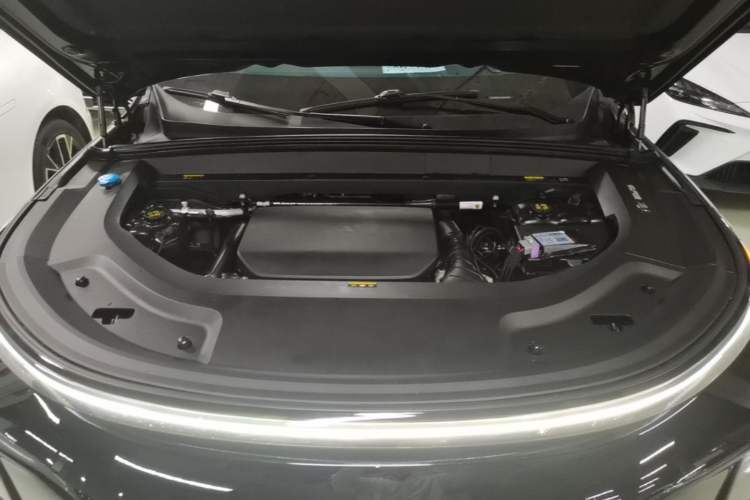 Used Li Auto L8 2023 Pro Model Engine Bay
