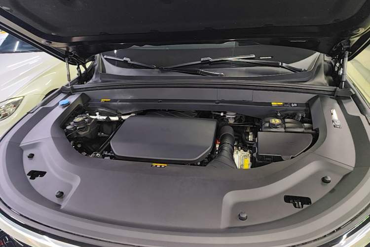 Used Li Auto L8 2023 Pro Model Engine Bay
