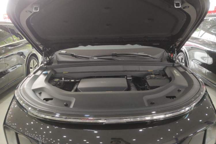 Used Li Auto L8 2023 Pro Model Engine Bay
