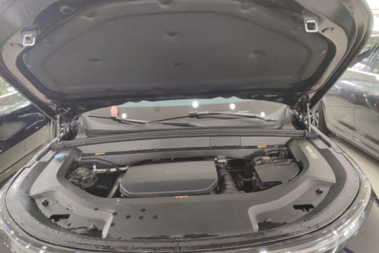Used Li Auto L8 2023 Pro Model Engine Bay
