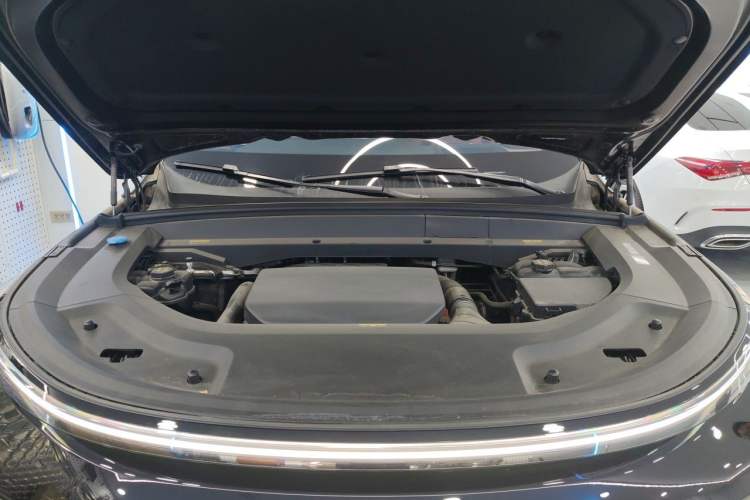 Used Li Auto L8 2023 Pro Model Engine Bay
