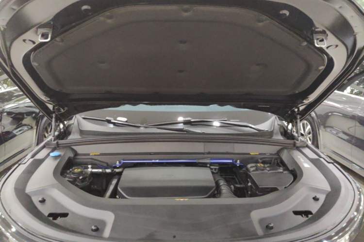 Used Li Auto L8 2023 Pro Model Engine Bay