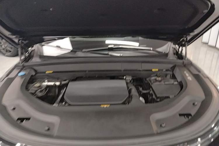 Used Li Auto L8 2023 Pro Model Engine Bay