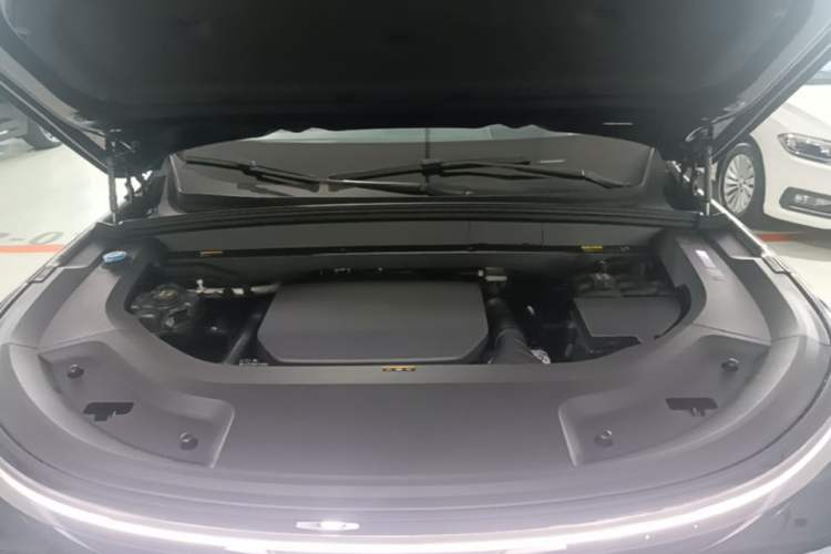 Used Li Auto L8 2023 Pro Model Engine Bay