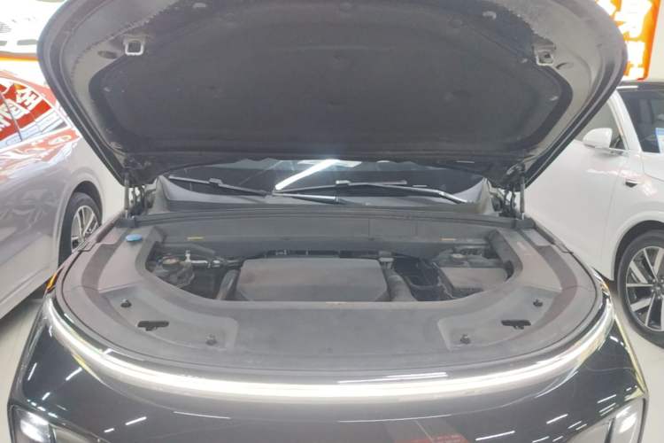 Used Li Auto L8 2023 Pro Model Engine Bay