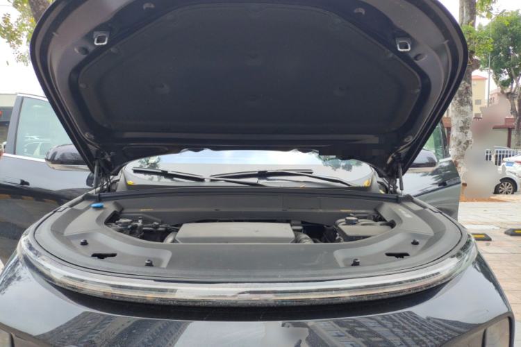 Used Li Auto L8 2023 Pro Model Engine Bay