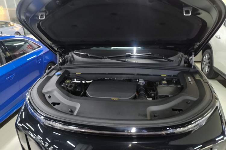 Used Li Auto L8 2023 Pro Model Engine Bay