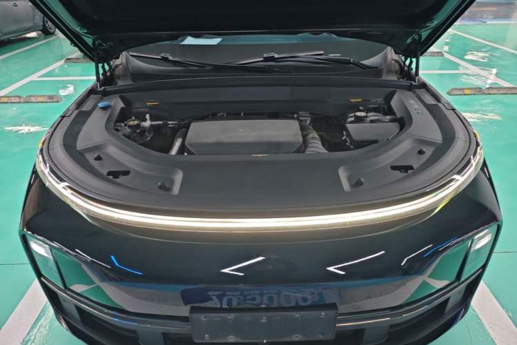 Used Li Auto L8 2023 Pro Model Engine Bay