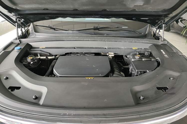 Used Li Auto L8 2023 Pro Model Engine Bay