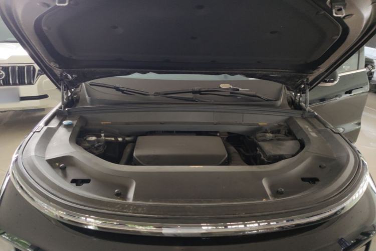 Used Li Auto L8 2023 Pro Model Engine Bay