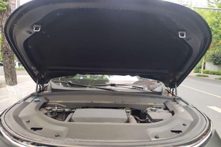 Used Li Auto L8 2023 Pro Model Engine Bay