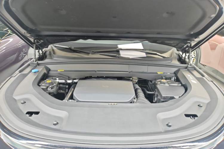 Used Li Auto L8 2023 Pro Model Engine Bay