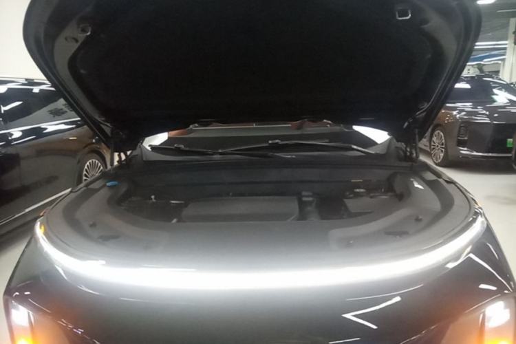 Used Li Auto L8 2023 Pro Model Engine Bay