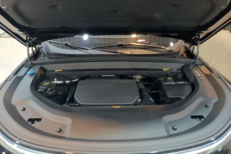 Used Li Auto L8 2023 Pro Model Engine Bay