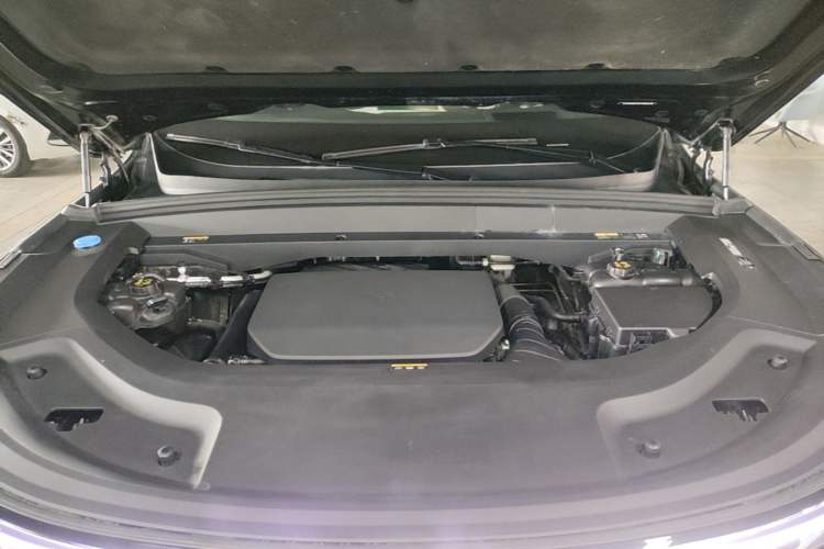 Used Li Auto L8 2023 Pro Model Engine Bay