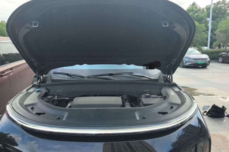 Used Li Auto L8 2023 Pro Model Engine Bay