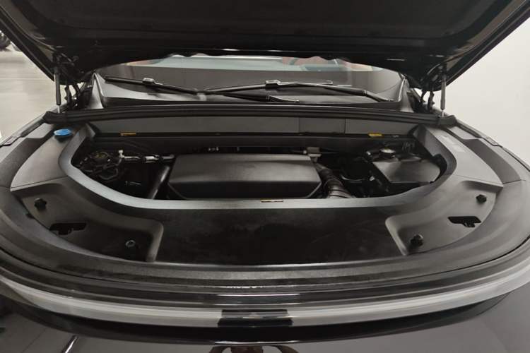 Used Li Auto L8 2023 Pro Model Engine Bay