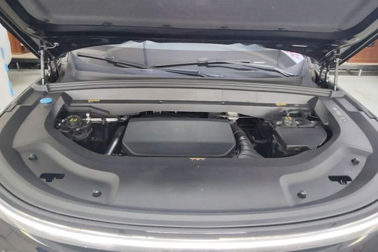 Used Li Auto L8 2023 Pro Model Engine Bay