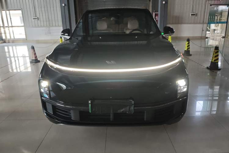 Used Li Auto L8 2023 Pro Model Exterior 1