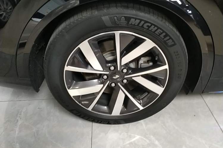 Used Li Auto L8 2023 Pro Model Exterior 2