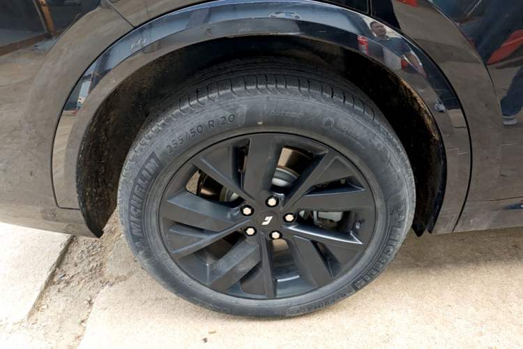 Used Li Auto L8 2023 Air model Exterior 2