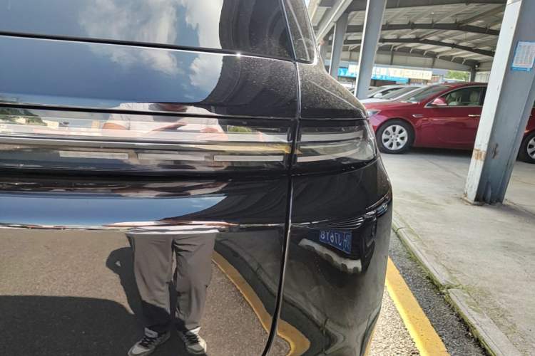 Used Li Auto L8 2023 Pro Model Exterior 3