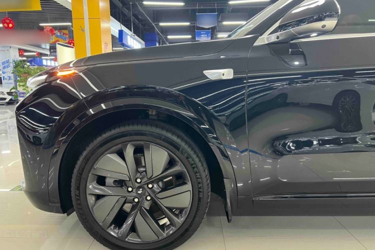 Used Li Auto L8 2023 Pro Model Exterior 3