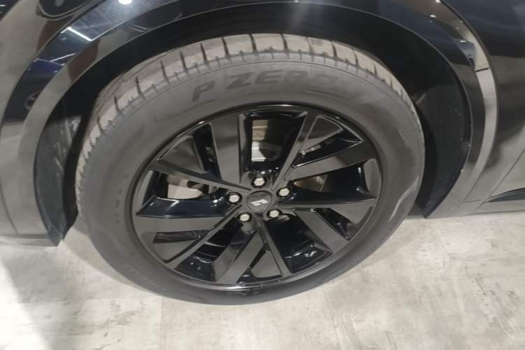 Used Li Auto L8 2023 Pro Model Exterior 4