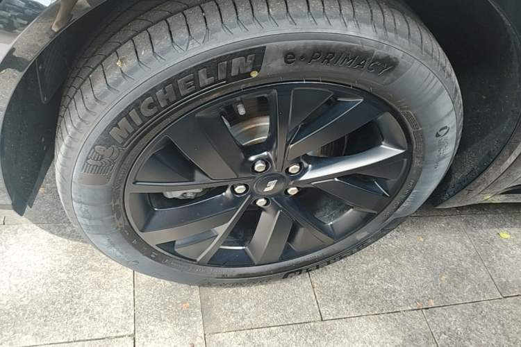 Used Li Auto L8 2023 Pro Model Exterior 4