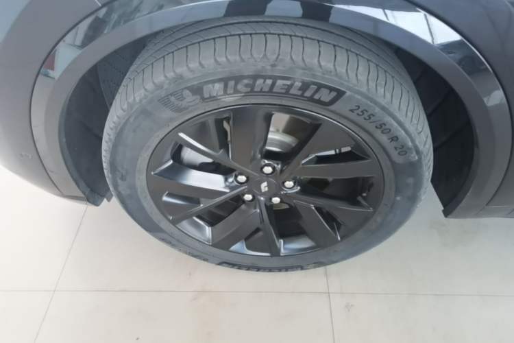 Used Li Auto L8 2023 Pro Model Exterior 4