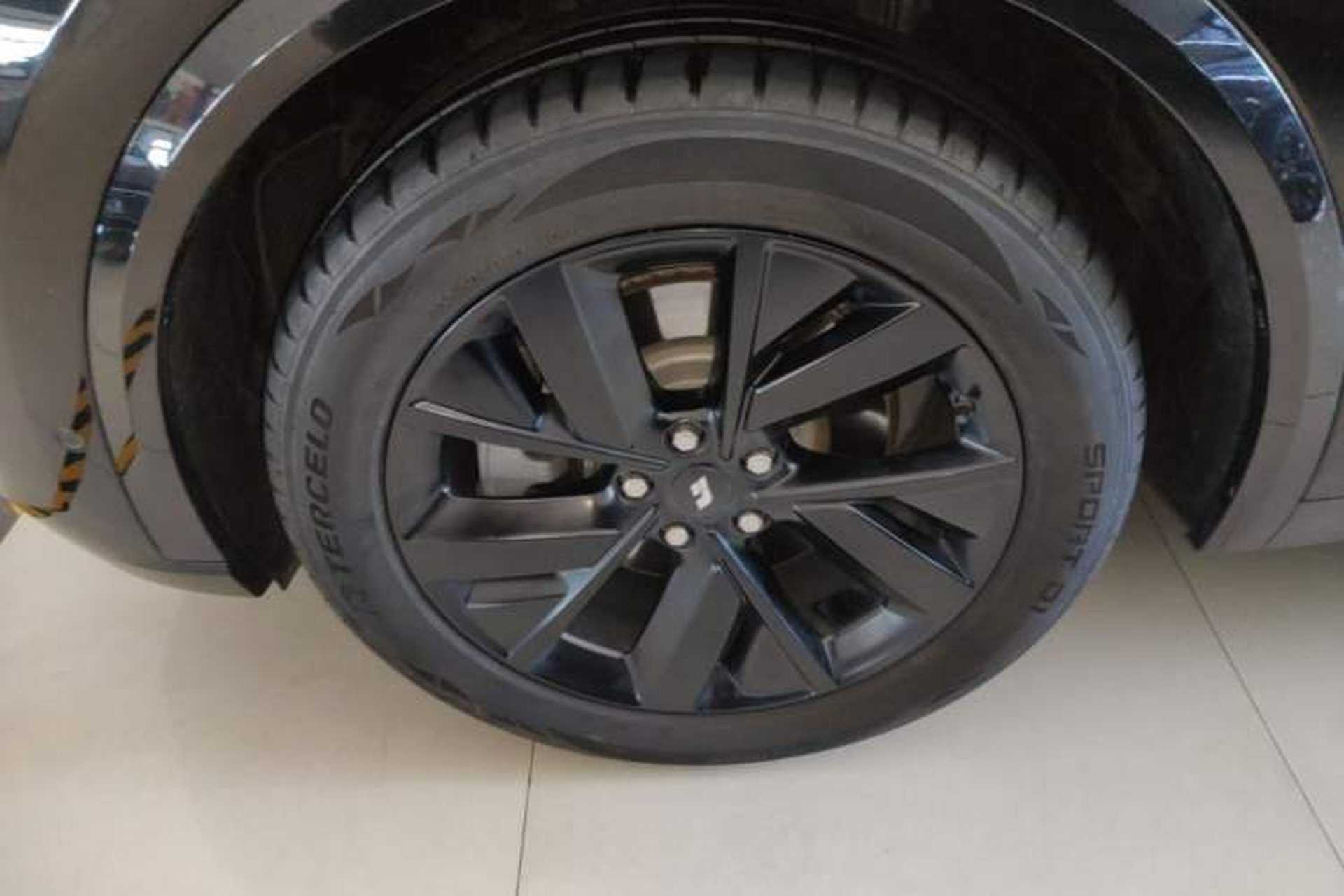 Used Li Auto L8 2023 Pro Model Exterior 4