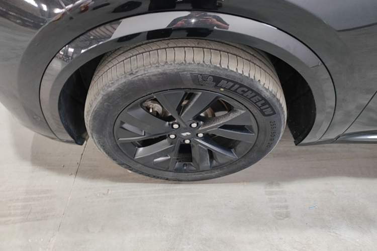 Used Li Auto L8 2023 Air model Exterior 4