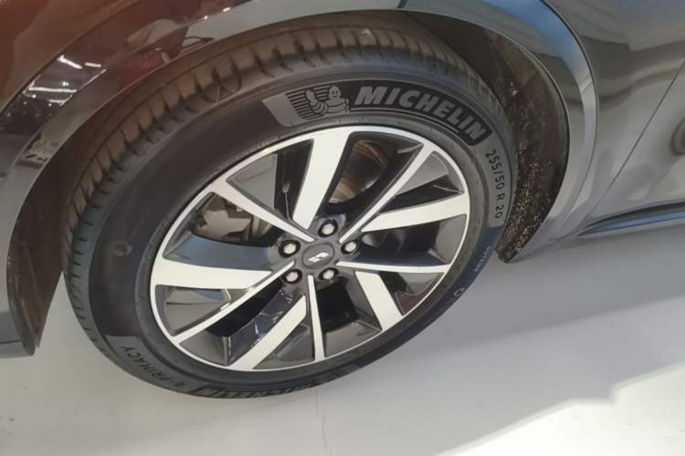 Used Li Auto L8 2023 Pro Model Exterior 4