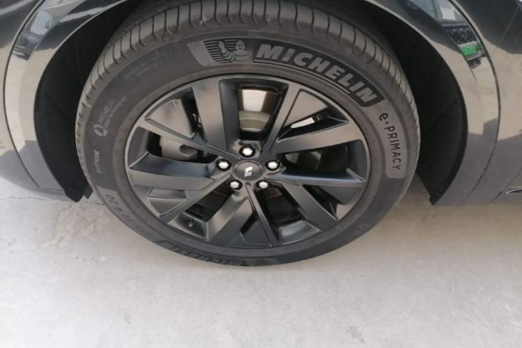 Used Li Auto L8 2023 Pro Model Exterior 4