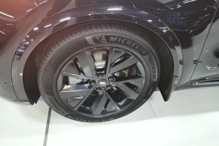 Used Li Auto L8 2023 Max model Exterior 4