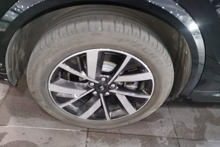 Used Li Auto L8 2023 Air model Exterior 4