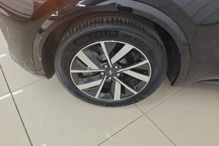Used Li Auto L8 2023 Pro Model Exterior 4