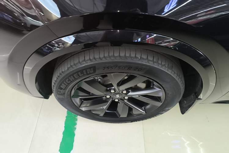 Used Li Auto L8 2023 Pro Model Exterior 4