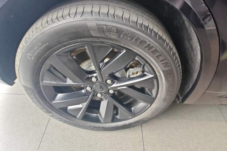 Used Li Auto L8 2023 Pro Model Exterior 5