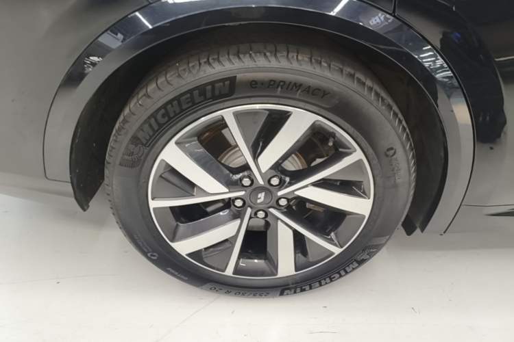 Used Li Auto L8 2023 Pro Model Exterior 5